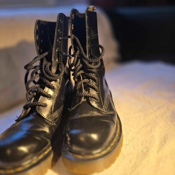 Dr. Martens 10 hole black boots UK size 4, excellent sharp thick soled, size 6.5 - Picture 8 of 8